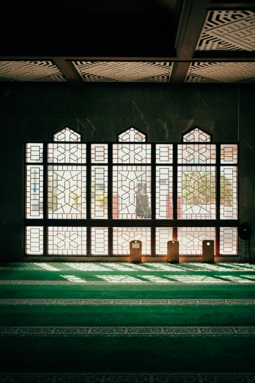 Kajian ba'da Subuh di masjid pesantren